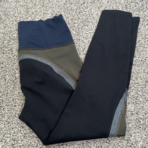 Athleta spar color block leggings size medium - Picture 9 of 9